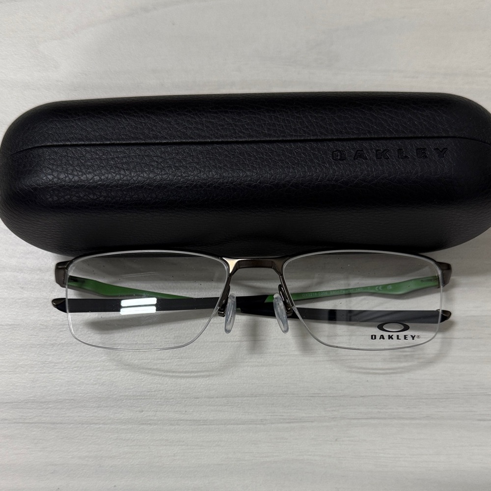 Oakley Semi-Rimless Gunmetal ox3218 socket 5.5